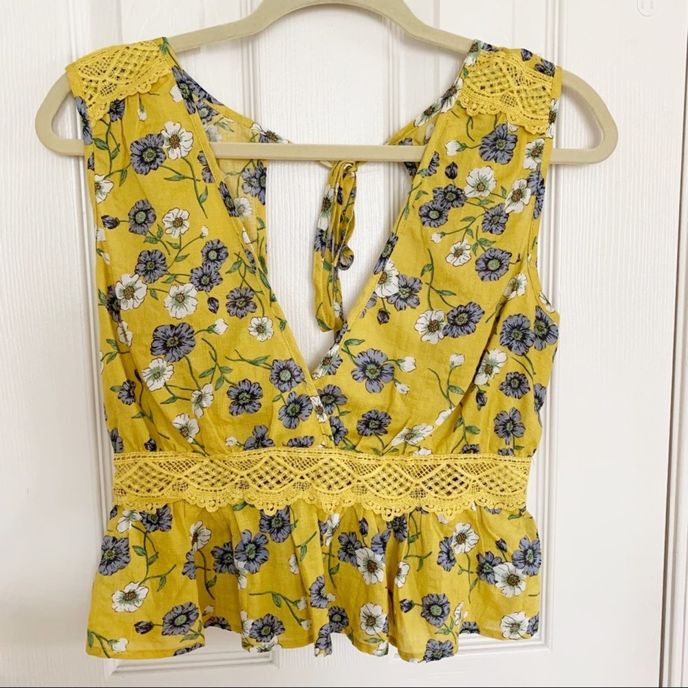 Moon River Briar Yellow Floral Cropped Top NWT